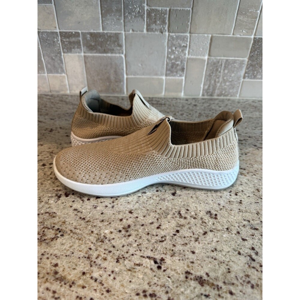 Tommy Bahama Women’s Slip On Shoes Size 7.5 Tan Boat Shoes
